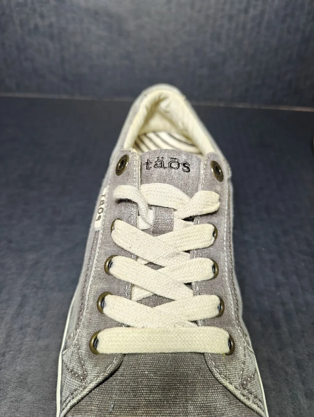 Taos Star Low Top Taupe Khaki Casual Canvas Lace Up Sneaker Flats Women's Size 9